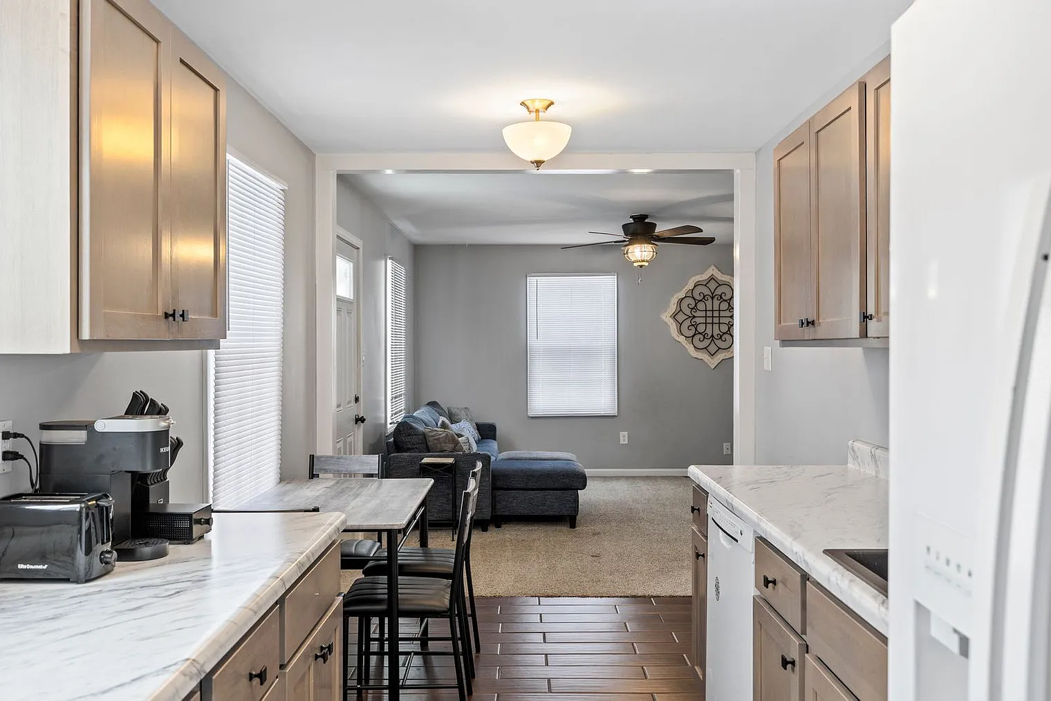 3 bed, 1.0 bath, 1130 sqft, $2,490 — Photo 3