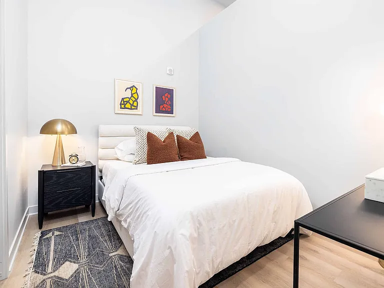16 - Jaeger Square - Bedroom