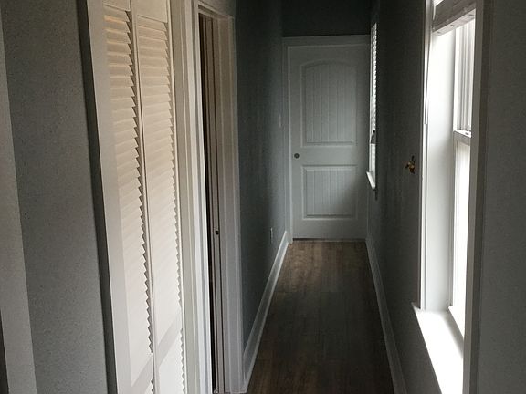 5th image of 807 Sealy St