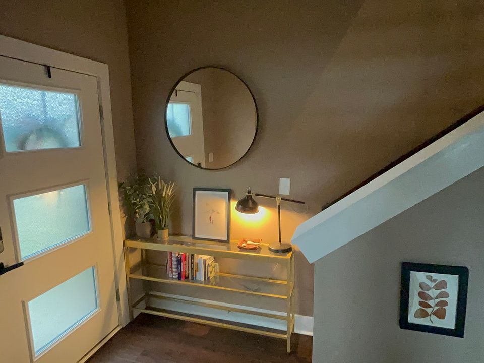 Floor 1: 1st Floor Entry, Front Door