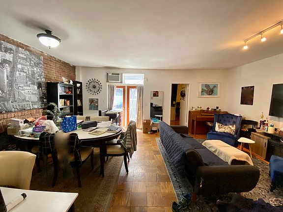 2nd image of 40 W 87th St