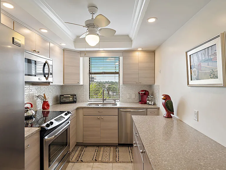 225 Beach Rd #401 — Photo 16
