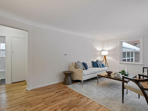 5th image of 2856 Cheney Ave NE