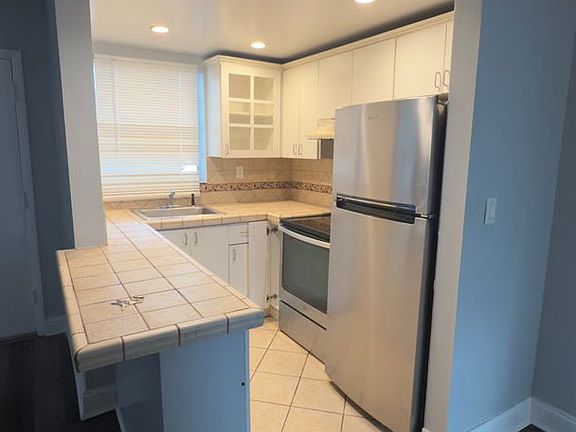 5th image of 3536 NE 168th St APT 402