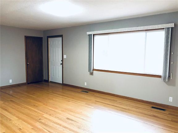 3rd image of 1609 W Cypress St