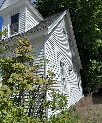 3rd image of 721 Blossom St