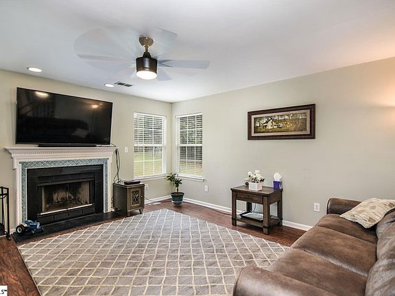 4th image of 305 Birkenstock Ct