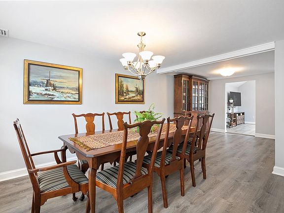 3rd image of 21 Karen Ln