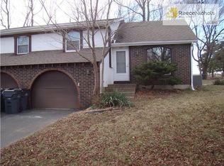 1931 E Lindenwood Cir, Olathe, KS 66062