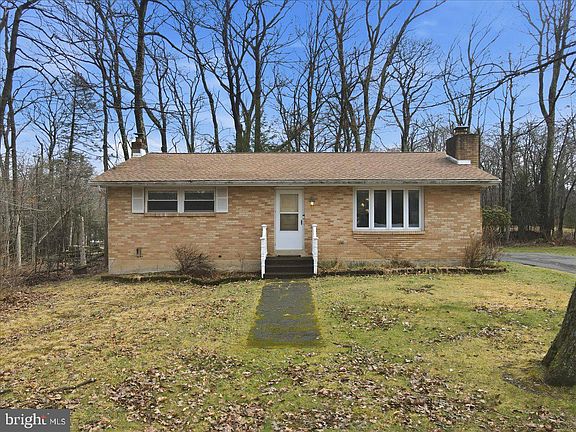 3rd image of 112 Pin Oak Ln