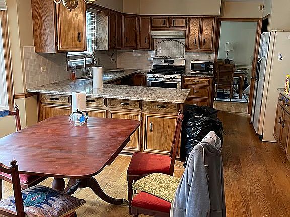 3rd image of 939 Piedmont Cir