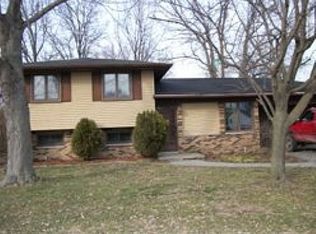 310 Manor Park Dr, Saint Clair, MI 48054