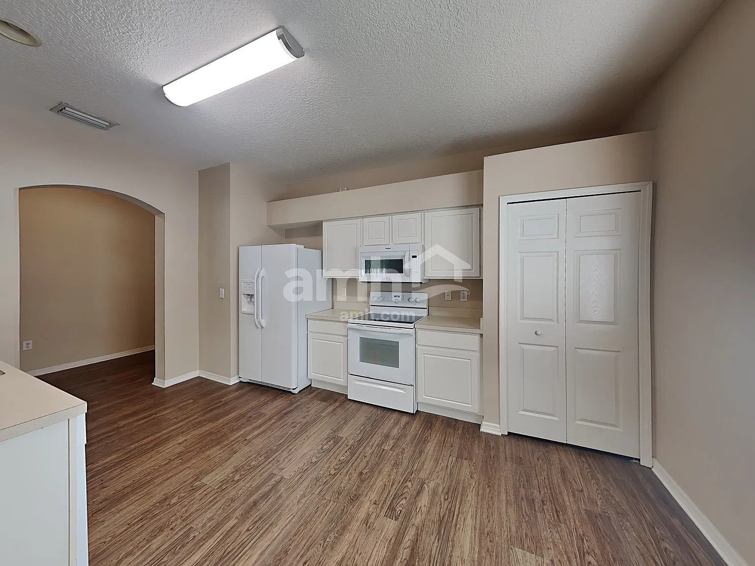 3 bed, 2.0 bath, 1994 sqft, $3,195 — Photo 3