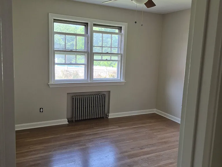 70 E 6th St — Photo 14