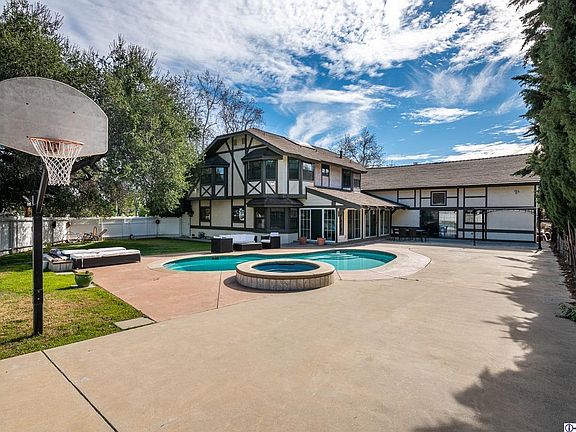 4th image of 2237 N Orchard Dr