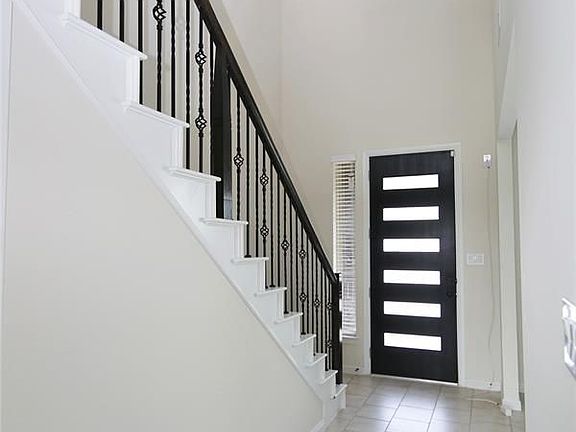 3rd image of 8606 Lockridge Valley Trl