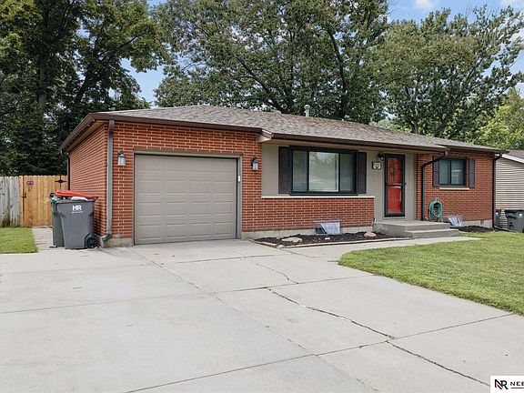 4th image of 8301 Chestnut Ln
