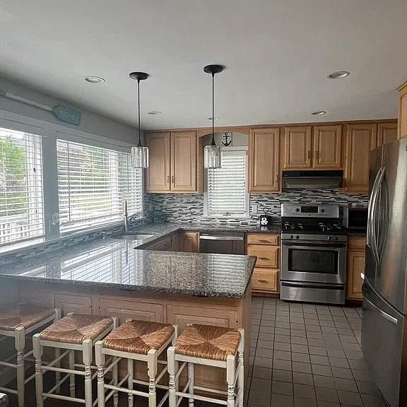 66 Vincent Dr #66 — Photo 2