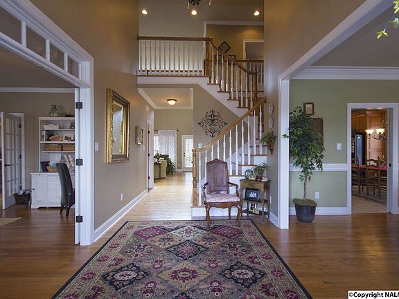 3rd image of 2502 Woodhurst Dr SE