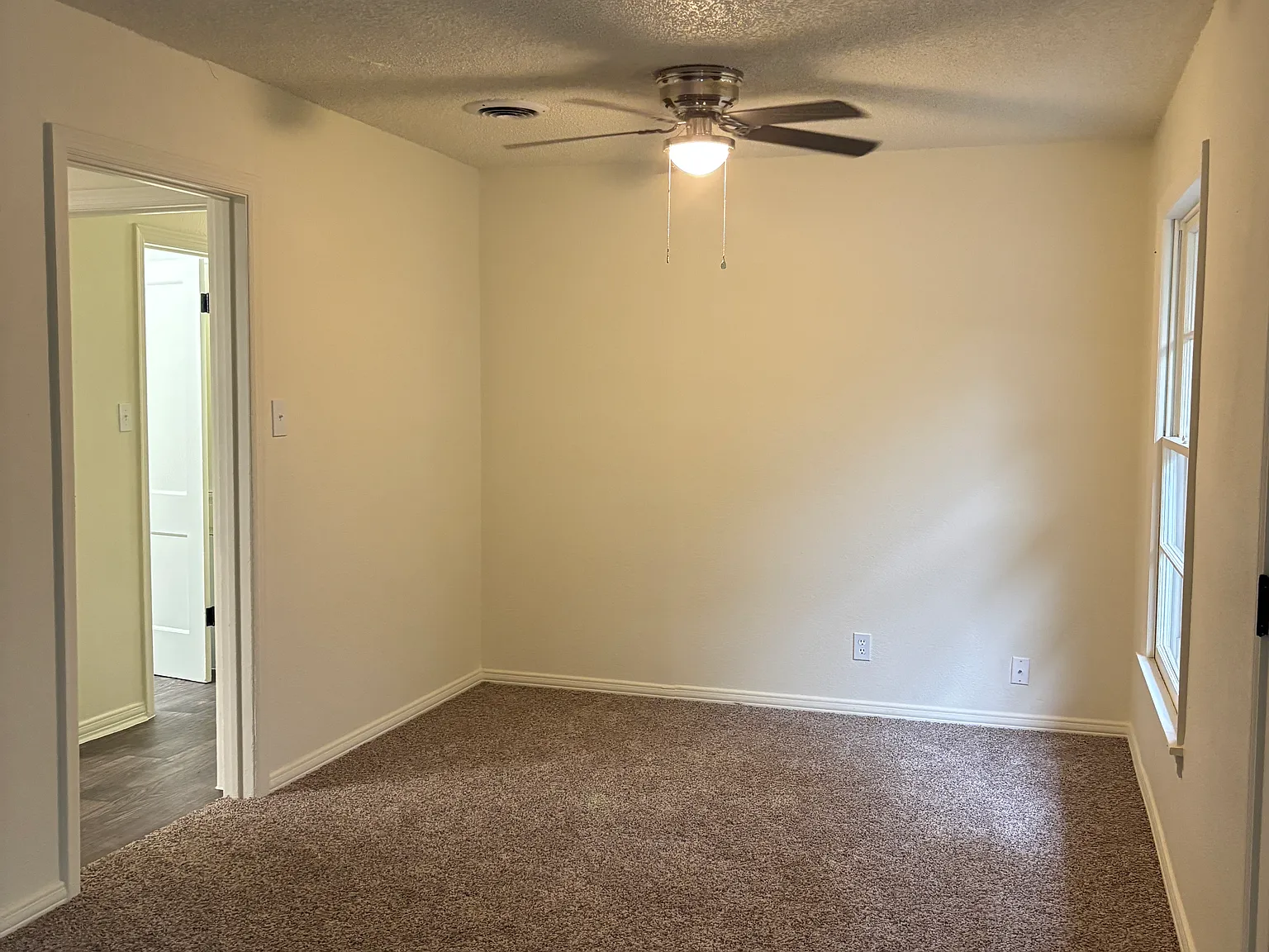 3 bed, 1256 sqft, $1,400 — Photo 3