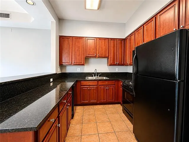 308 W Robert E Lee Blvd — Photo 4