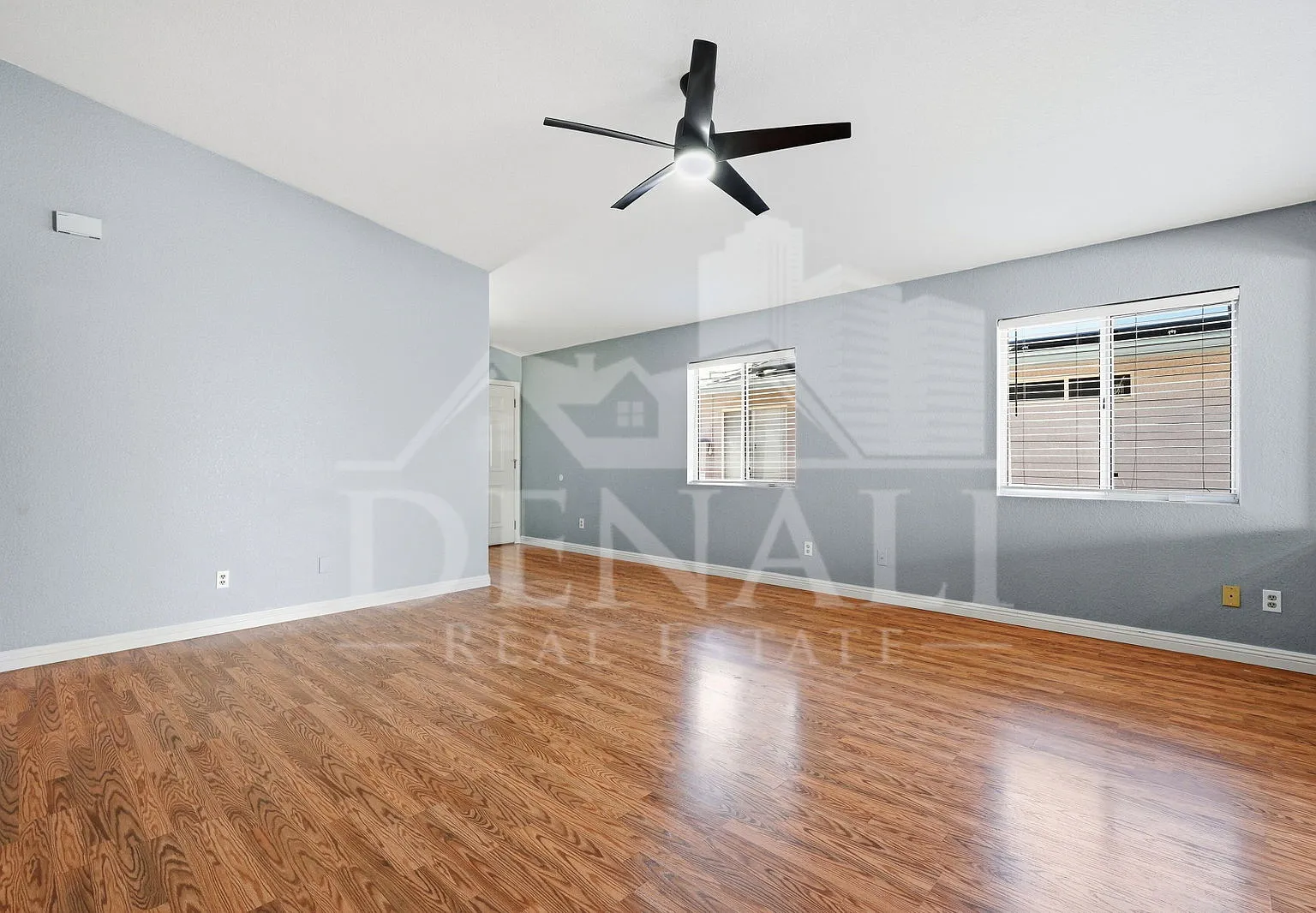3 bed, 2.0 bath, 1304 sqft, $1,795 — Photo 2