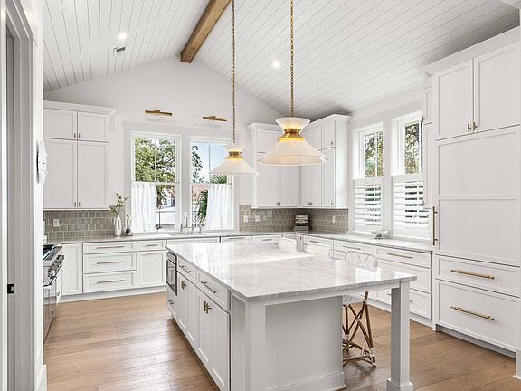 2nd image of 452 Morrison St