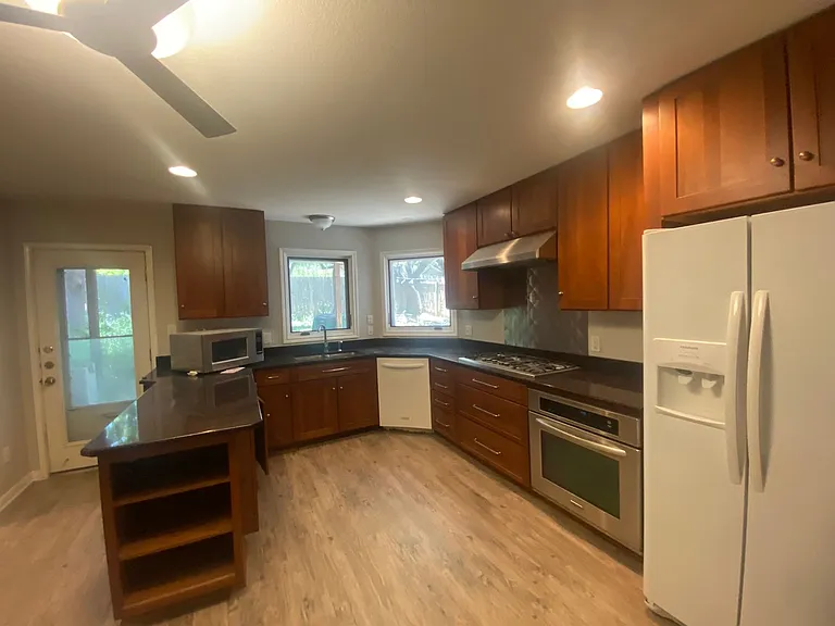 11915 Sky West Dr — Photo 15