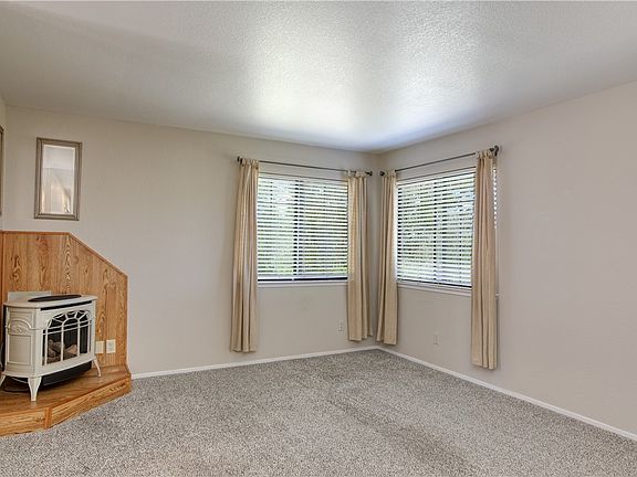 5th image of 256 E Price St