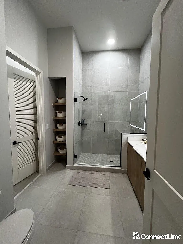 2520 NE 182nd St — Photo 3