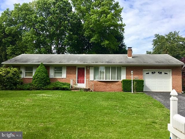1st image of 20 Redwood Cir