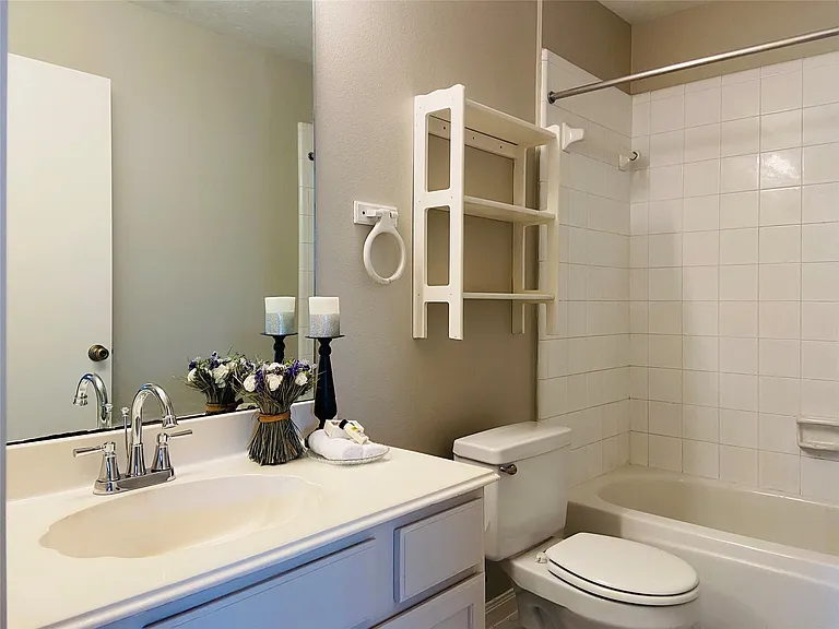 1404 Helmsley Dr — Photo 21