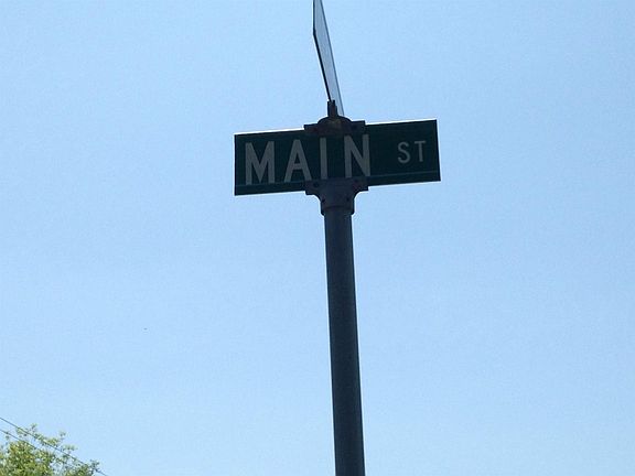 5th image of 224 Main St