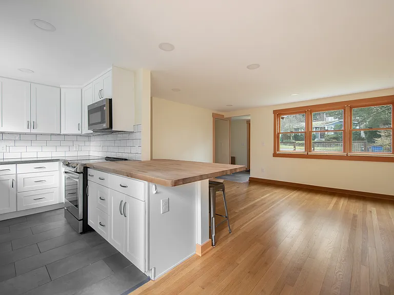 11527 39th Ave NE — Photo 16