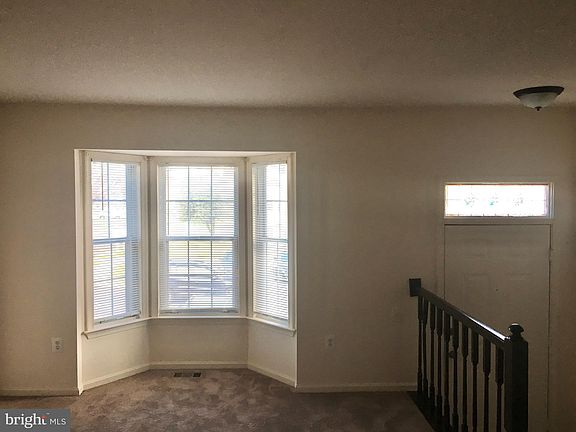 3rd image of 82 Joyceton Way
