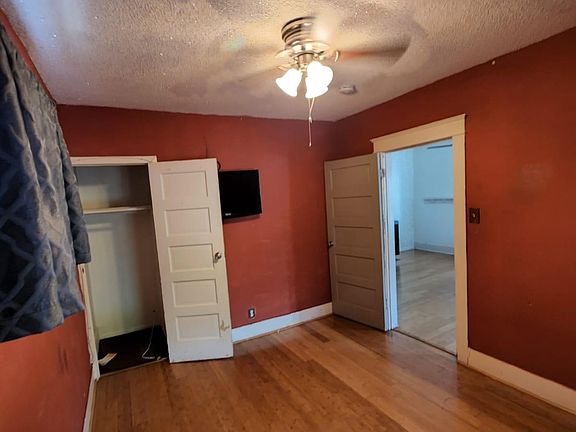 3rd image of 3771 S Catalina St