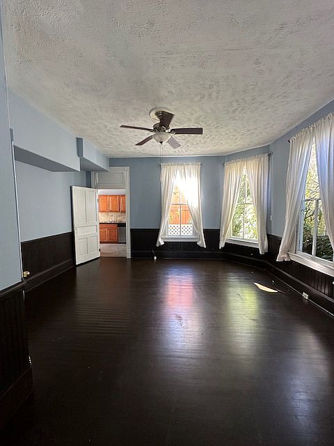 1st image of 915 11th St #1