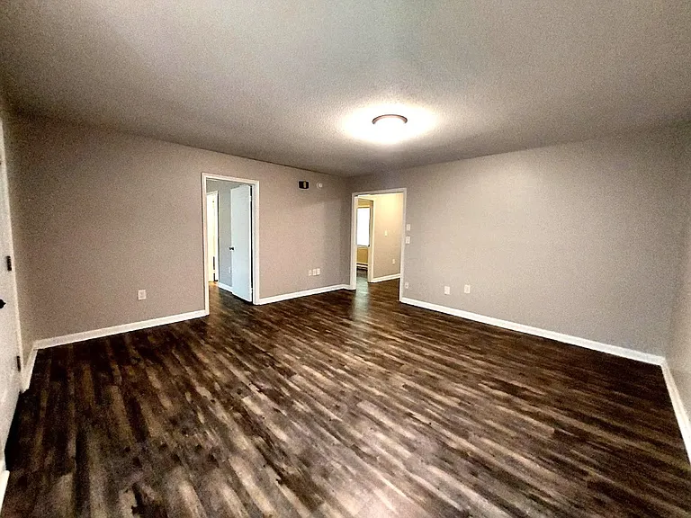 2103 S Main St — Photo 4