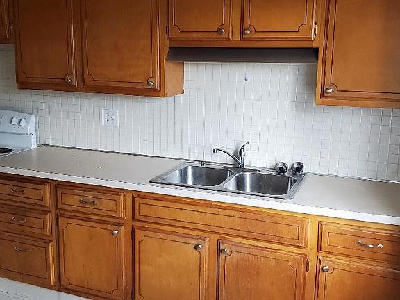 5th image of 4000 Fruitland Dr