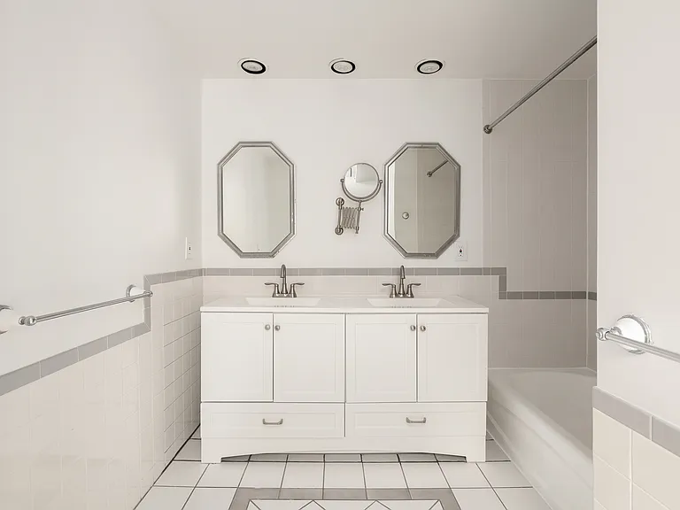 129 E 17th St #5 — Photo 9