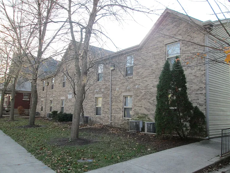 Cincinnati Place — Photo 1