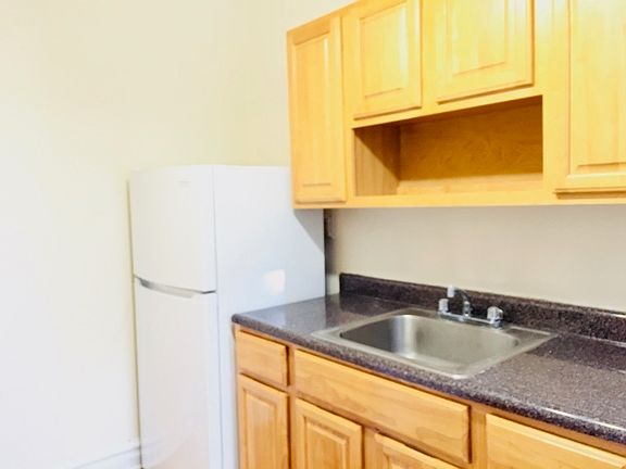 3rd image of 324 Montgomery St #B11