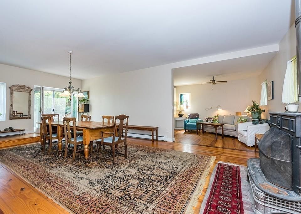 1st image of 104 Child St