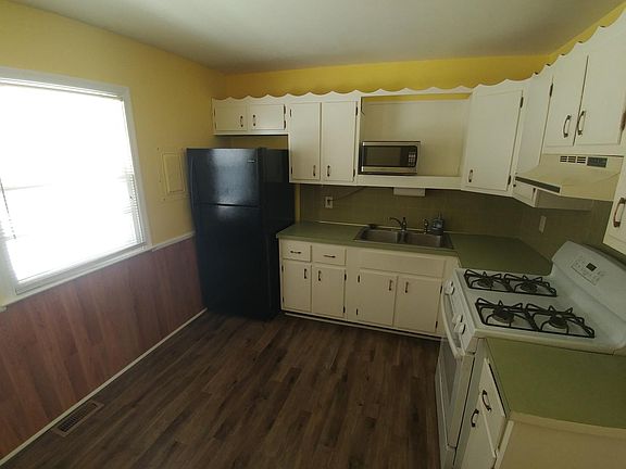 3rd image of 1947 Wickland Dr