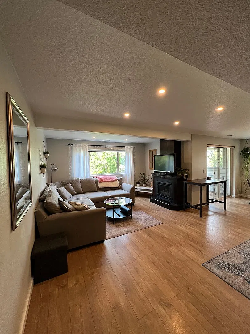 Condo St Charles/Bend Medical District — Photo 2