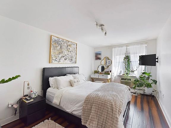 4th image of 2235 Frederick Douglas Blvd #2D