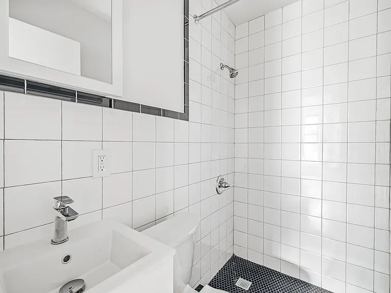18 Cornelia St #1 — Photo 7