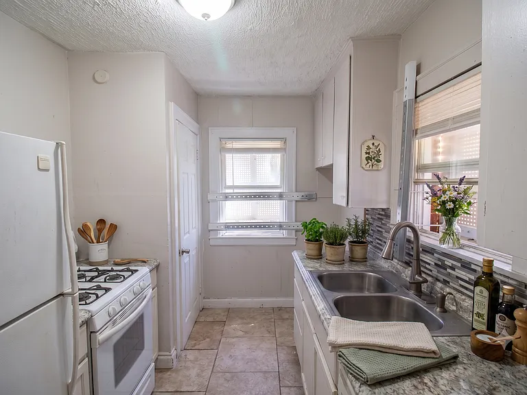 15340 Evanston St — Photo 5