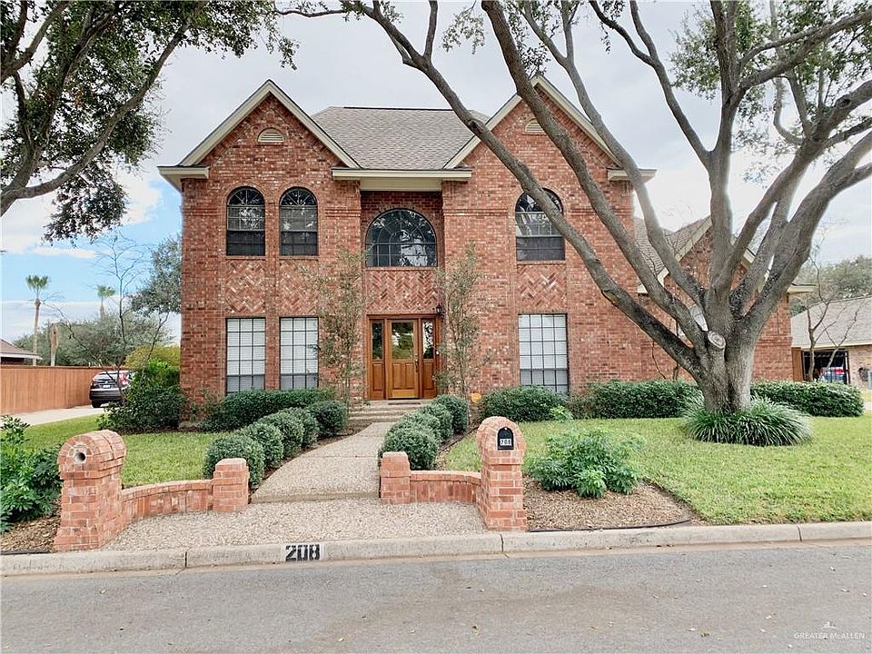 1st image of 208 E Pelican Ave
