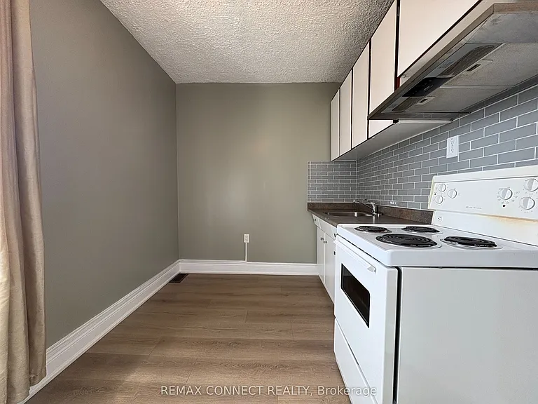 847 Pape Ave #UPPER — Photo 11